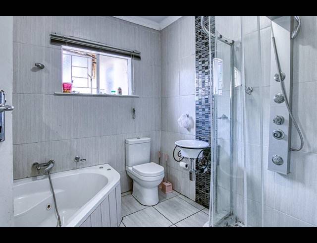 3 BEDROOM APARTMENT FOR SALE IN KENSINGTON B